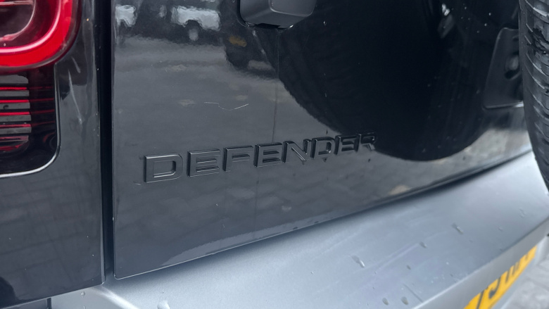 Land Rover Defender 110 Diesel 3.0 D250 Hard Top Auto